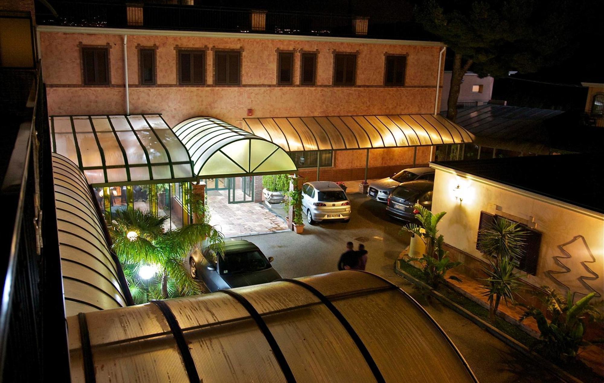 Valle Degli Ulivi Hotel Motta SantʼAnastasia Exterior foto